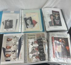 Large selection of assorted autographs to includes Andy Murray, Dawn french, Les Dennis, Erik Maris,