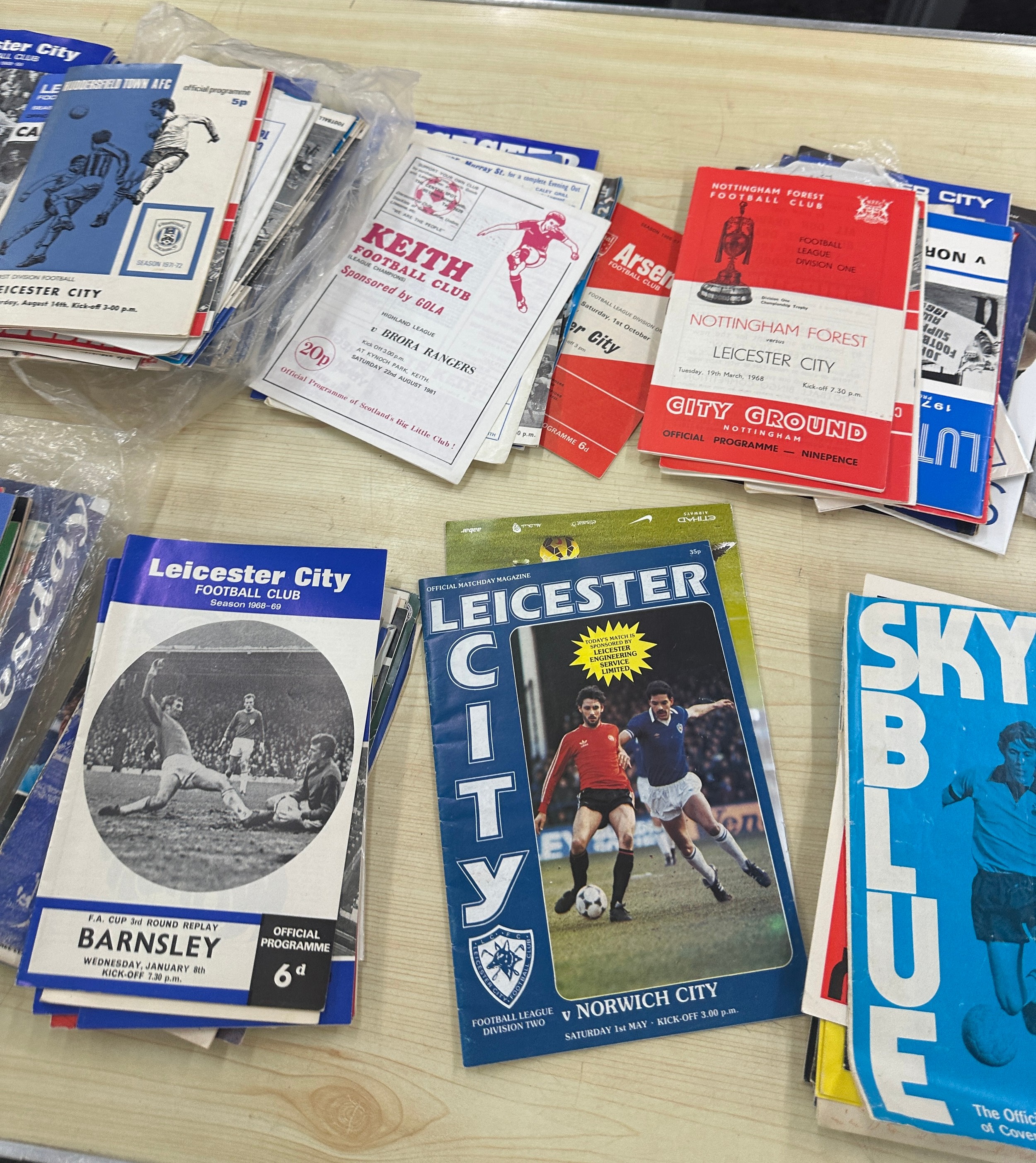large selection of football programs from the 60s onwards - Bild 3 aus 6