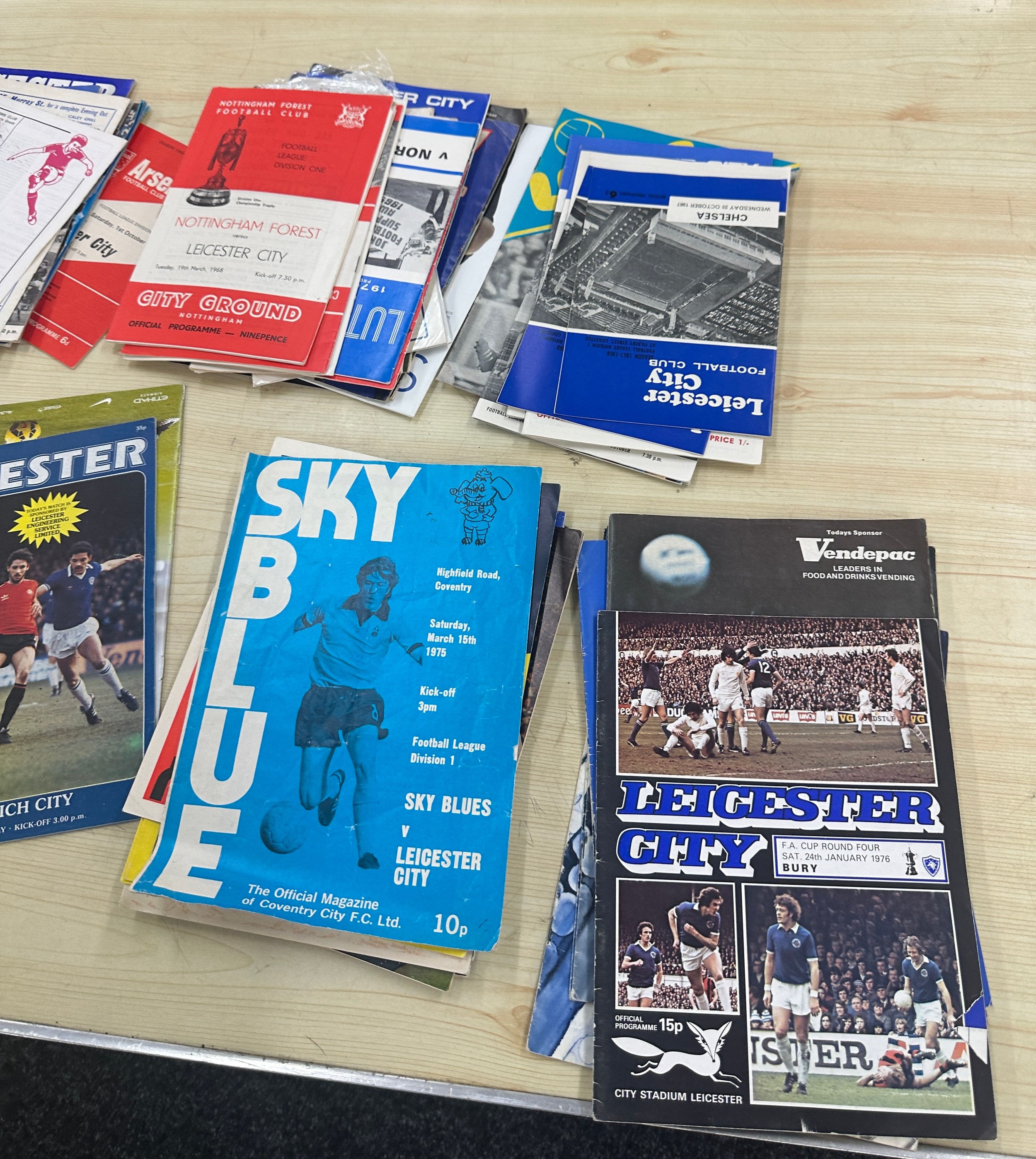large selection of football programs from the 60s onwards - Bild 2 aus 6
