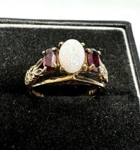 9ct gold garnet & opal ring (3g)