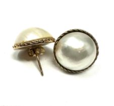 9ct gold vintage mabe pearl paired stud earrings (6.5g)