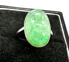 Vintage 18ct white gold carved jade ring weight 3.4g
