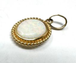 Gold mounted opal pendant weight 1.1g