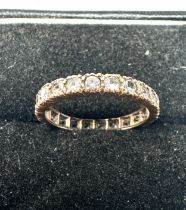 9ct gold vintage synthetic spinel eternity ring (1.4g)