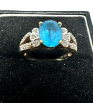 9ct gold blue topaz & diamond dress ring (4.2g)