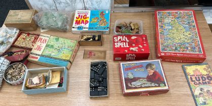 Selection of vintage games to include monopoly, chest pieces, domino's etc