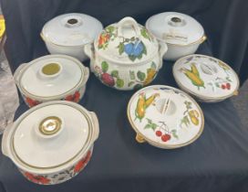 Selection of assorted tureens includes Royal worcester, J&G Meakin etc