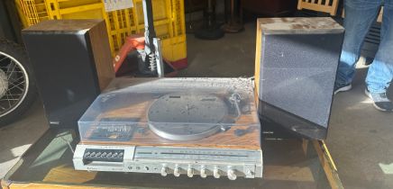 Hitachi record player model no 6DT-120 and speakers in working order with a selection of records