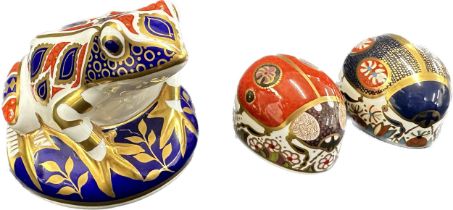 Three Royal Crown Derby Paperweights, Frog, decorated in the Imari palate, gold stopper, red Royal