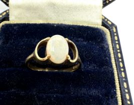 9ct gold opal dress ring (2.1g)