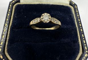 9ct gold diamond solitaire ring (1.5g)