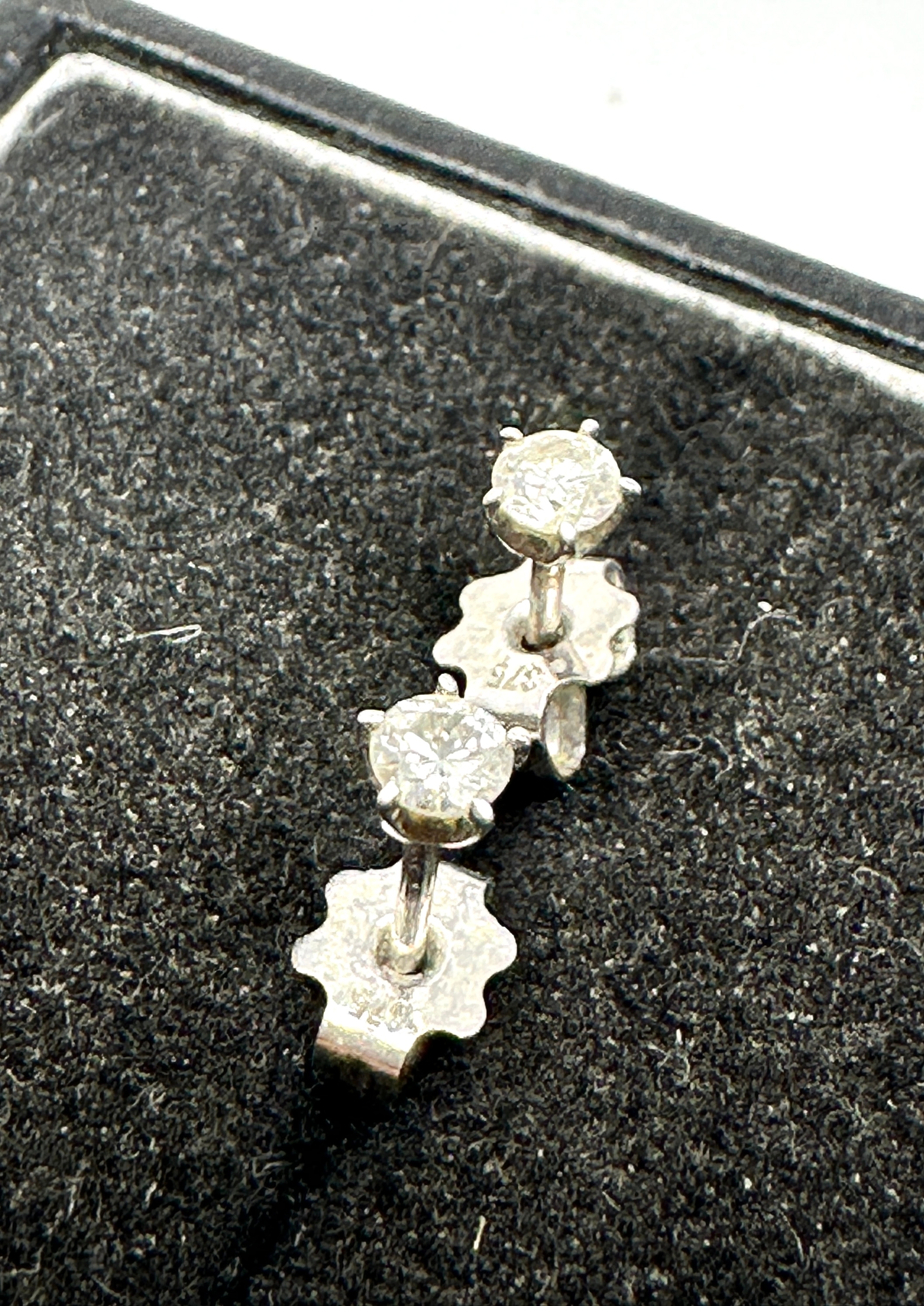 9ct white gold diamond earrings - Image 2 of 3
