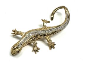 9ct gold & diamond & ruby eyes salamander brooch measures approx 5cm long weight 5.g missing small