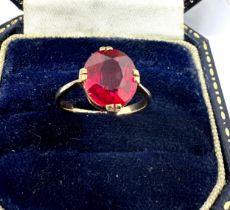 9ct gold synthetic ruby dress ring (2.1g)
