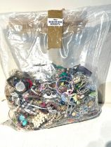 10kg UNSORTED COSTUME JEWELLERY inc. Bangles, Necklaces, Rings, Earrings.