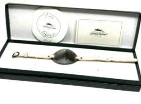 A silver and leather bracelet by Longchamp (18g)