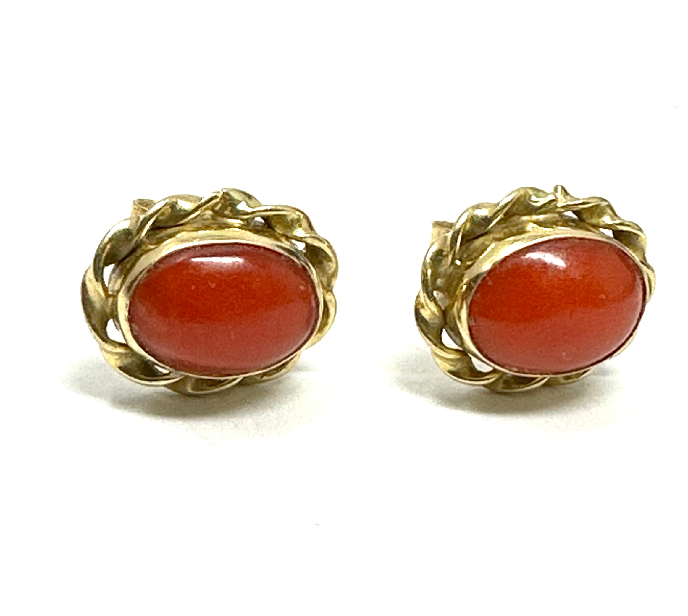 18ct gold coral earrings weight 2.5g