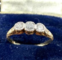 14ct gold vintage diamond three stone ring (2.3g)