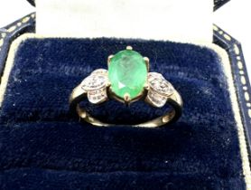 9ct gold emerald & diamond ring (2g)