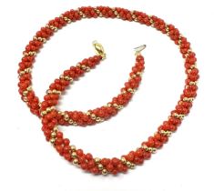 14ct gold coral bead twist necklace (18.3g)