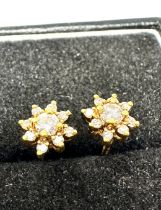 18ct gold diamond earrings weight 1.2g