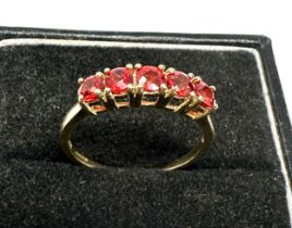 9ct gold red gemstone set ring weight 2g