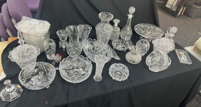 Large selection of vintage and later glassware