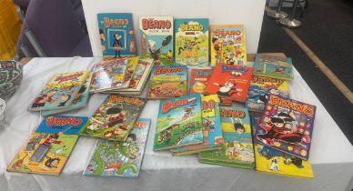 Selection of vintage children's hard back annuals / books to include Beano etc