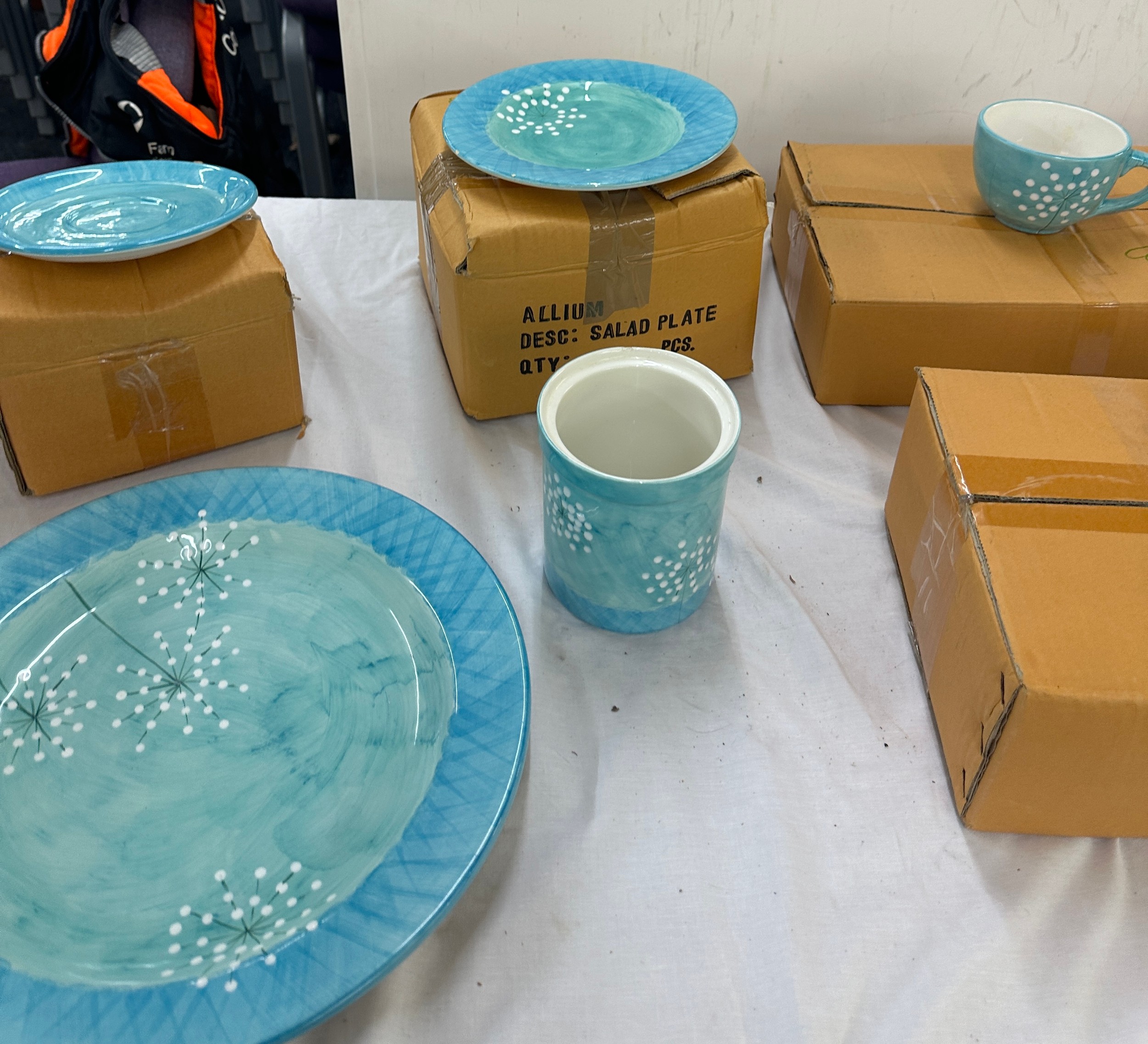 Large selection of part pottery dinner service, includes plates, jars, mugs etc - Image 3 of 5