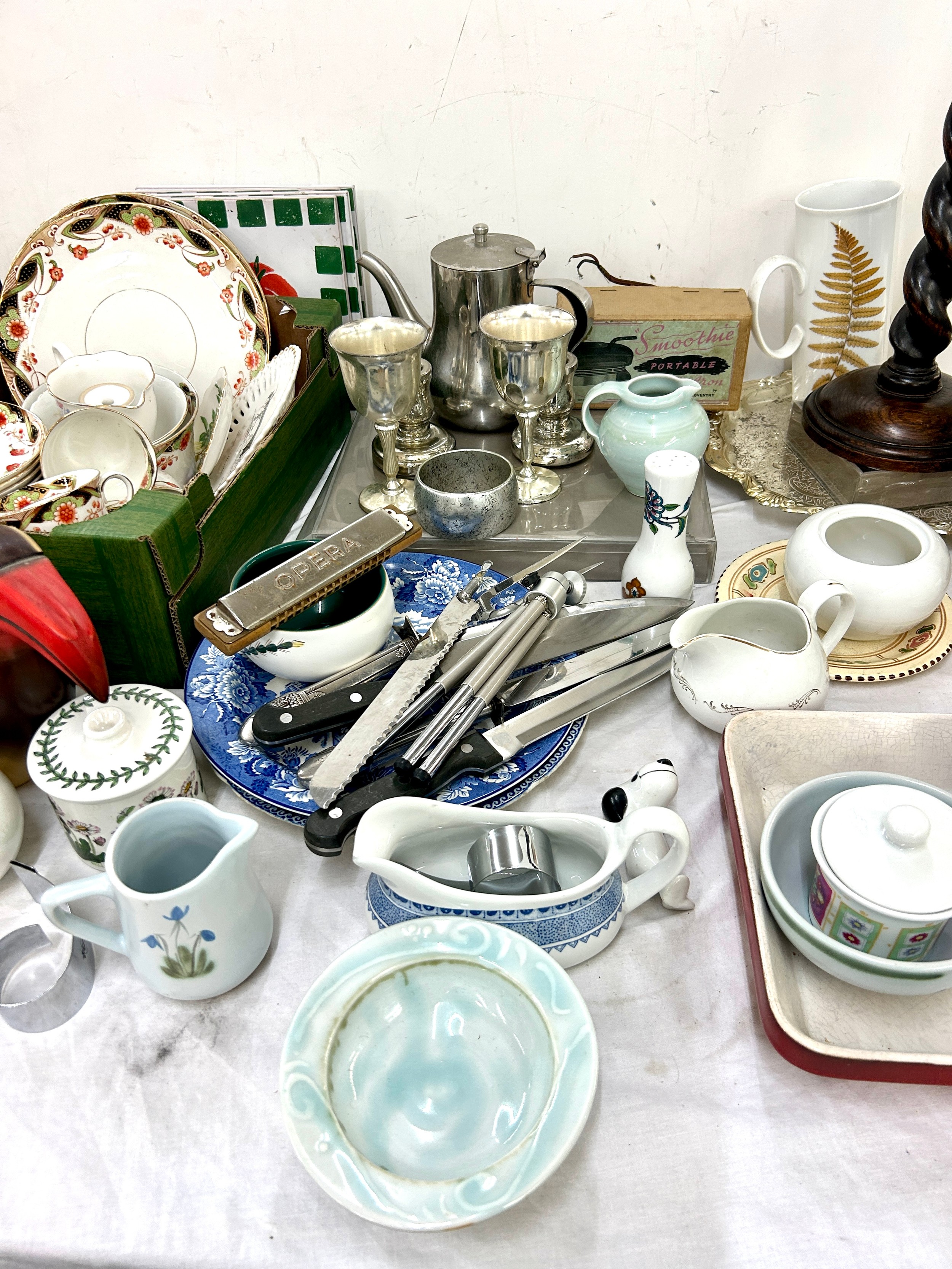 Selection of miscellaneous items to include pottery kitchenalia, metalware etc as well as a large - Bild 3 aus 5