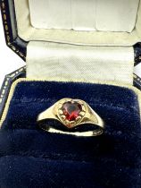 9ct Gold Vintage Garnet Heart Ring (1.8g)