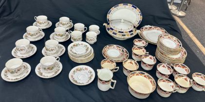 Royal Standard Lyndale cups and saucers, part vintage dinner service to include tureens, plates,