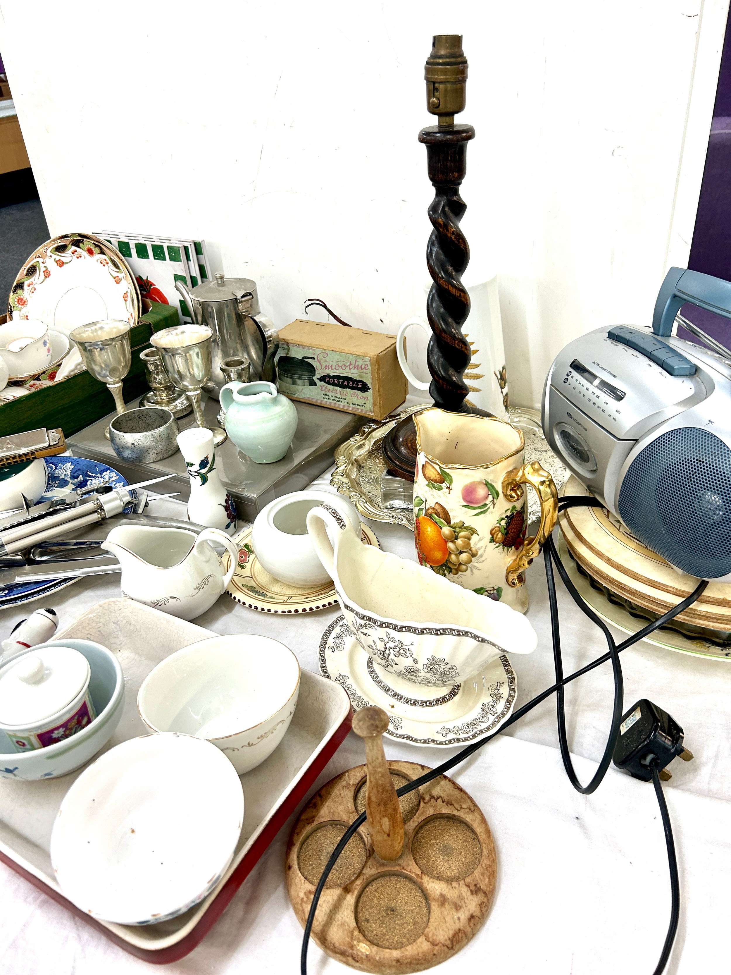Selection of miscellaneous items to include pottery kitchenalia, metalware etc as well as a large - Bild 4 aus 5