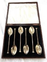 Cased set of hallmarked teaspoons, total weight 49.6g