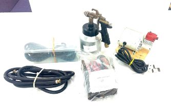 Mini air compressor working order and spray gun and hose