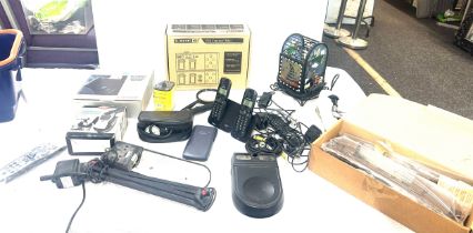 Selection of electrical items to include Phillips phone, FBV Express Mk11, lamps etc- all untested