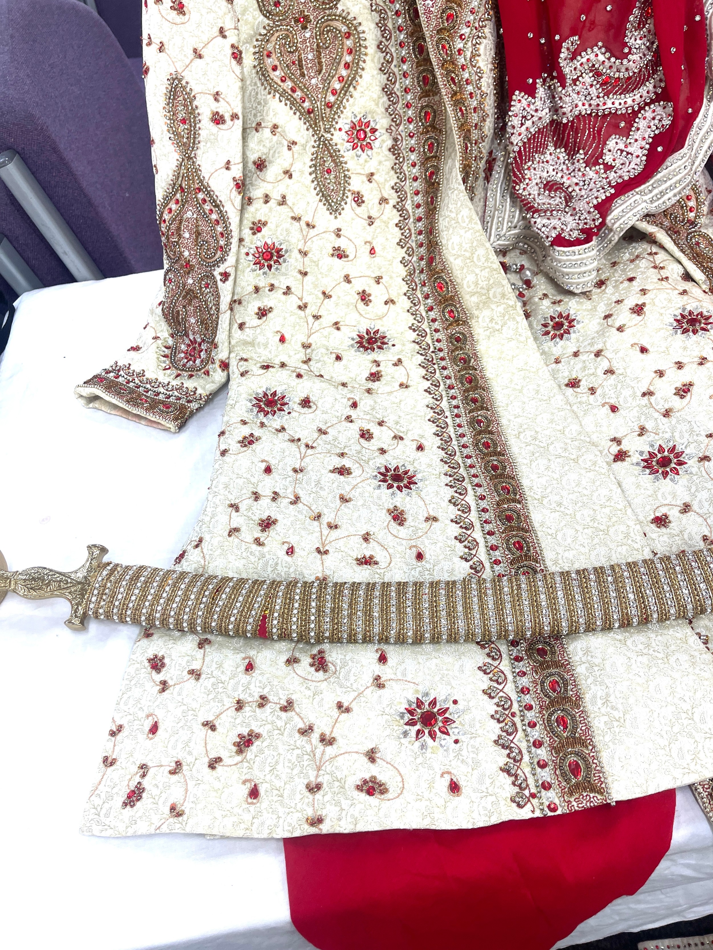Genuine Indian ladies wedding trousers, dress and head scarf, fully lined with hand stitched pearls, - Bild 7 aus 11