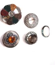 Selection of vintage Scottish brooches to include silver etc