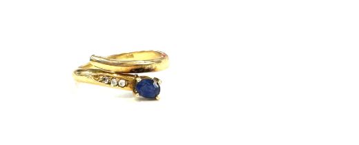 Ladies 18ct gold diamond and sapphire dress ring ring size R 5.4 grams