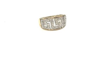 Ladies 9ct gold diamond set ring, ring size p/q, 3.3 grams