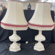 Pair of matching table lamps, 30 cm tall, untested