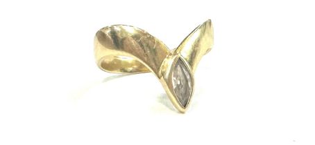 Ladies 14ct gold stone set dress ring, ring size Q weight 3.3grams