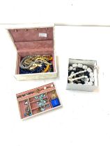 Box of vintage and later costume jewellery includes earrings, pendants, necklace etc