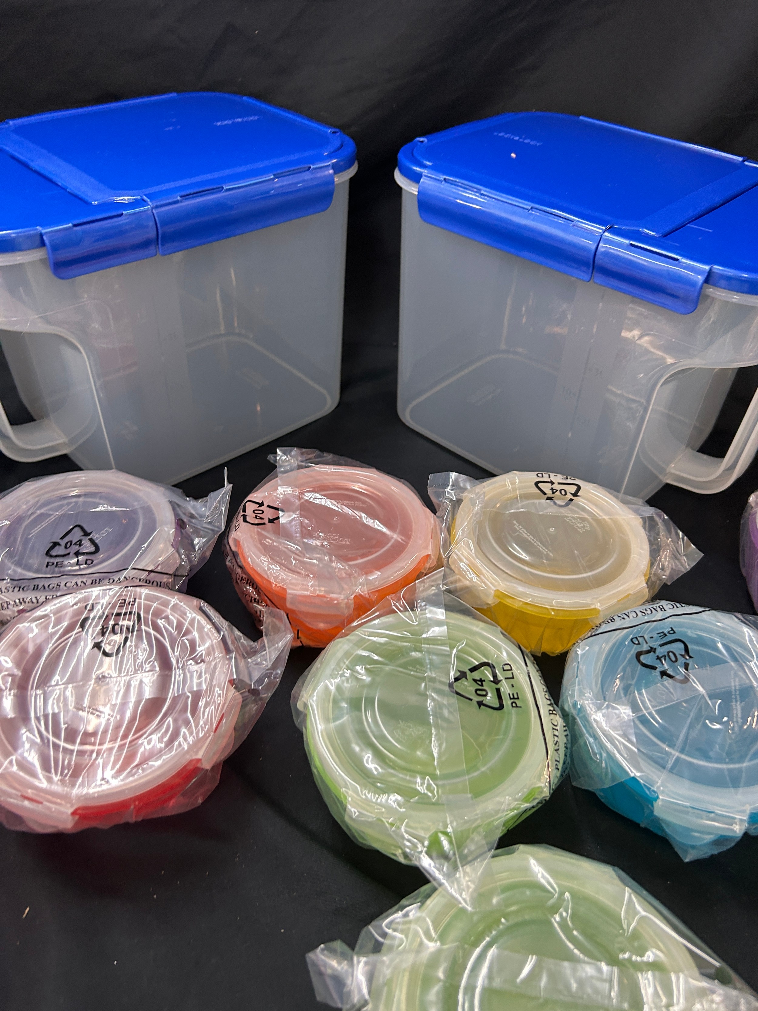Two 5 litre LocknLock storage containers and a selection of 0.25 litre LocknLock containers - Image 3 of 6