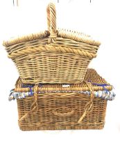 2 Wicker picnic hampers