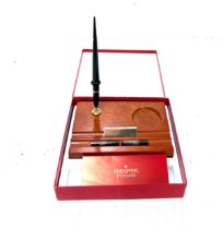 Sheaffer Prelude fountain pen with wooden base
