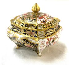 1918 Royal Crown Derby Bone China Gilt Imari Lidded Trinket Box Pattern 0746