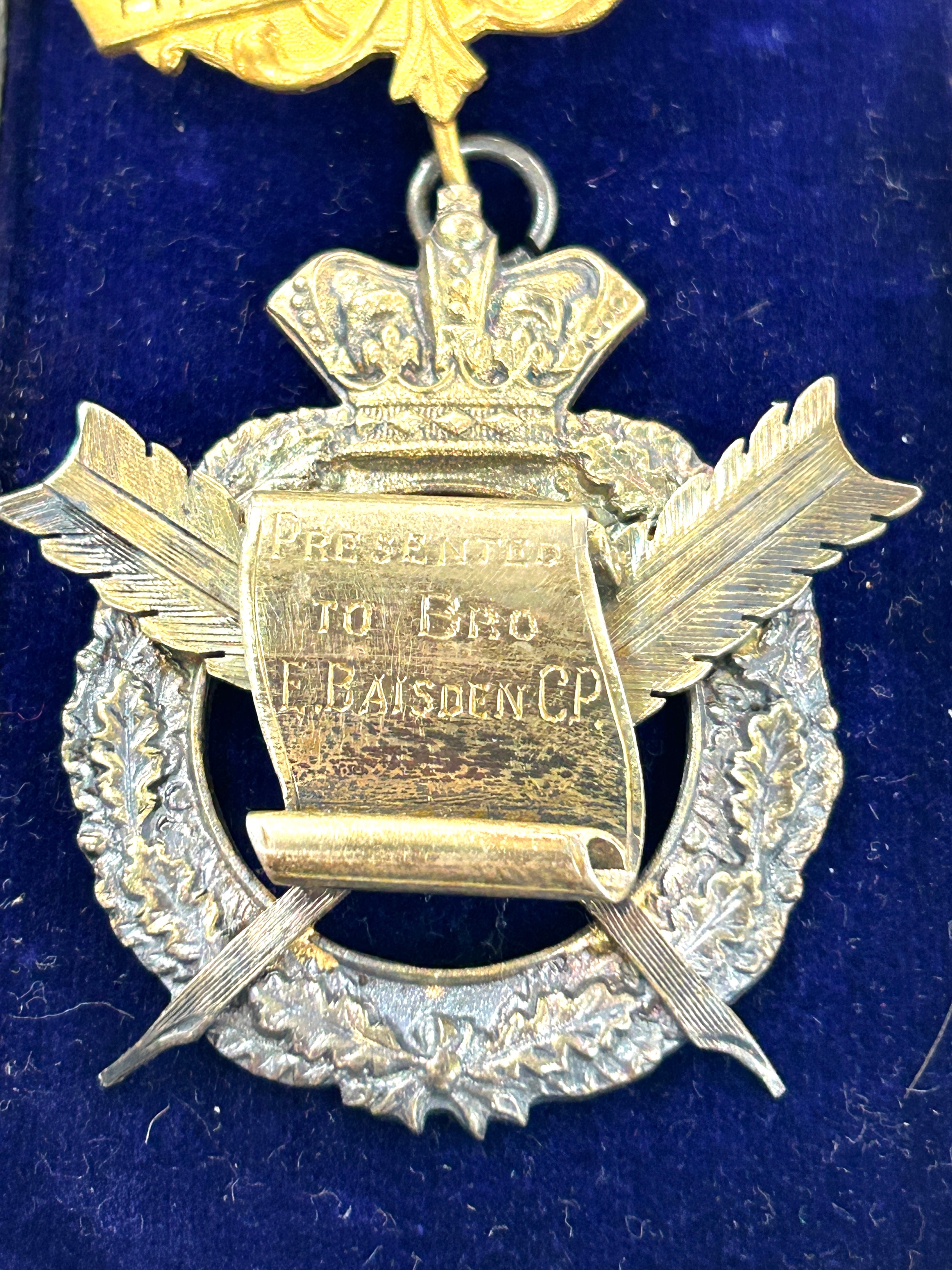 Boxed masonic silver service rendered medal june 29th 1928 presented to Bro E. Baisden by the - Image 2 of 5