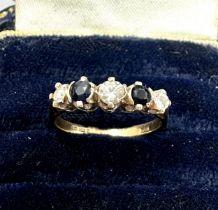 9ct gold diamond & sapphire ring weight 2g