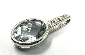 9ct white gold diamond & aquamarine pendant weight 1g